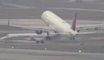 Captan dos aviones a punto de colisionar en el aeropuerto de Los Ángeles